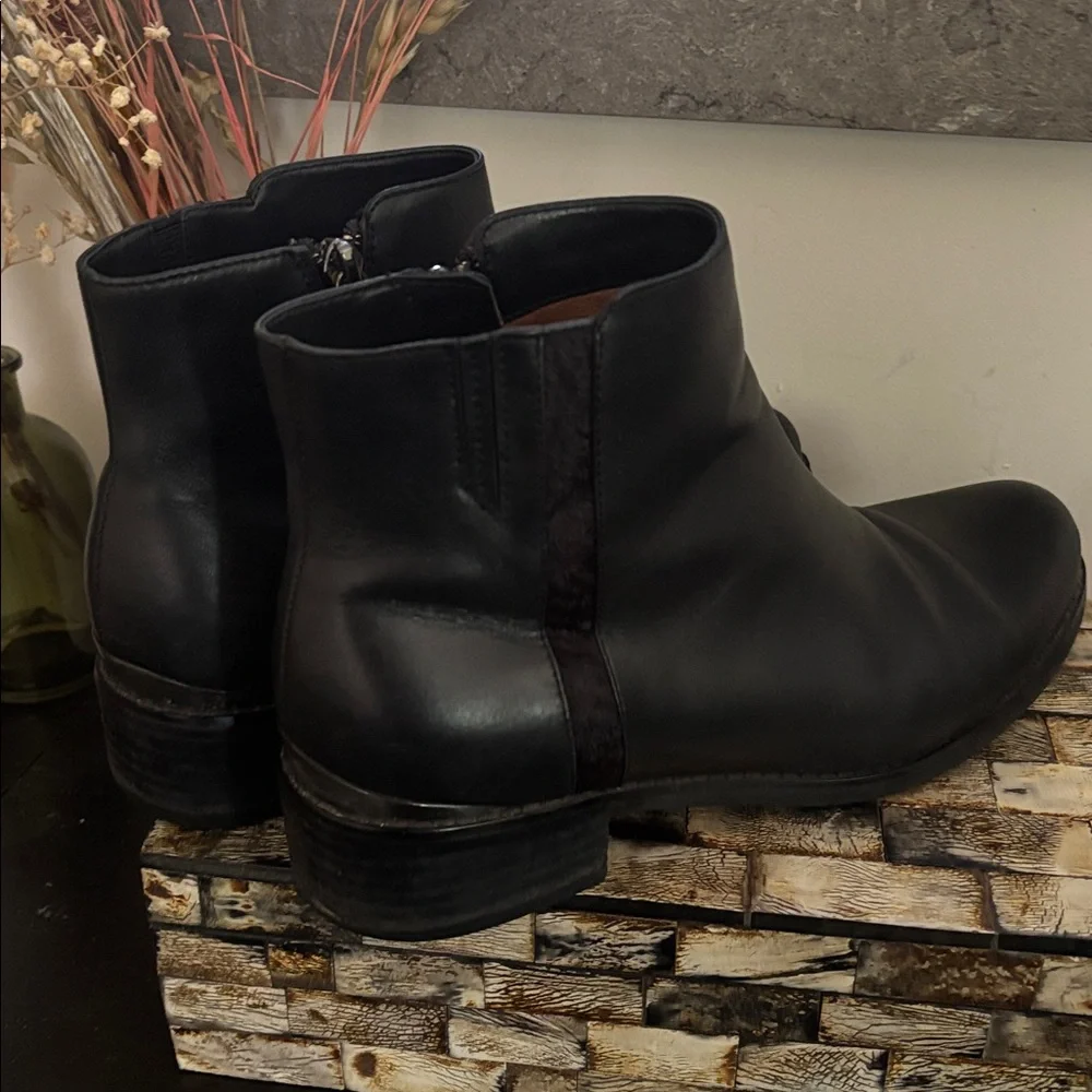 BLONDO (7W) AquaProtect Black Leather Ankle Booties Cowhair Waterproof Zipper - Picture 3 of 16